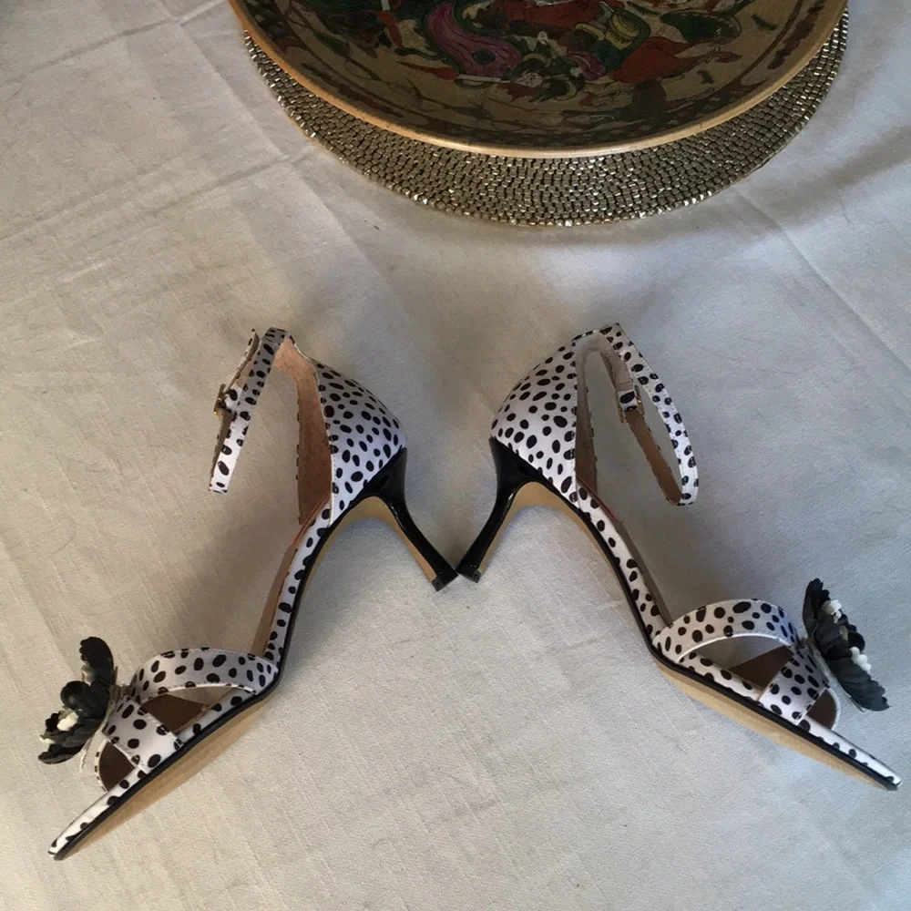 Betsy Johnson Ankle Strap ,B & W Satin, High Gloss Black Heel 2.5”, Size 9M - Picture 4 of 7